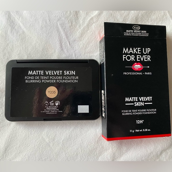 Matte Velvet Skin Powder Foundation shade 235 - Picture 3 of 5